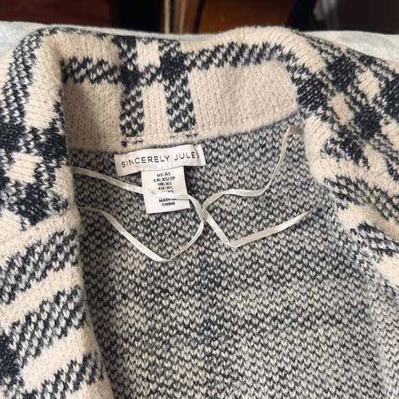 Sincerely Jules Black & Tan Plaid Long Collared Coatigan - NWOT - Picture 6 of 7